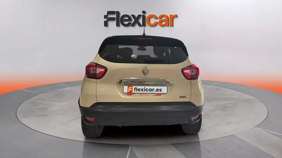 Usado Renault Captur Intens 90 CV (66 kW) 2016 Beige SUV