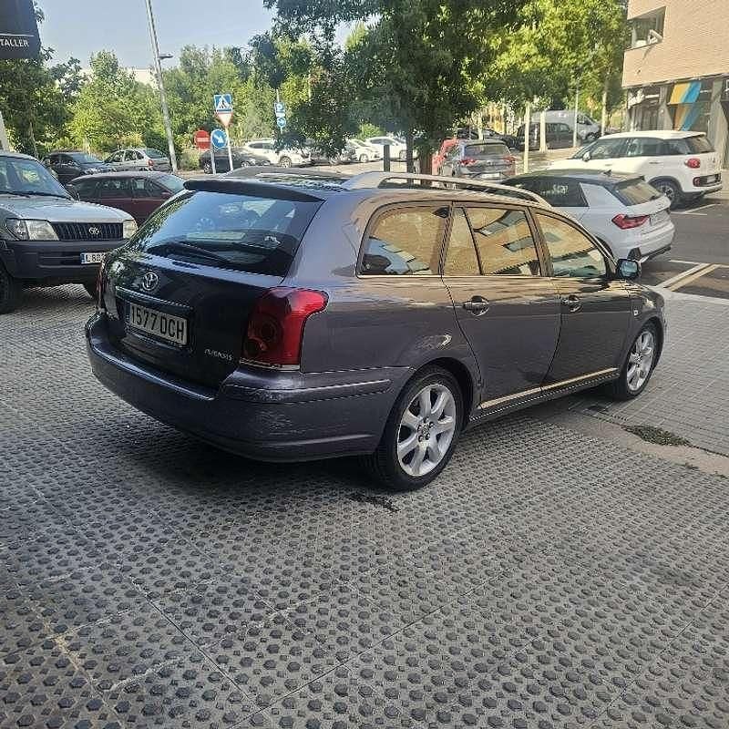 Usado Toyota Avensis Executive 147 CV (108 kW) 2004 Gris Berlina