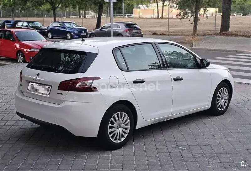 Usado Peugeot 308 Access 100 CV (73 kW) 2016 Blanco Berlina