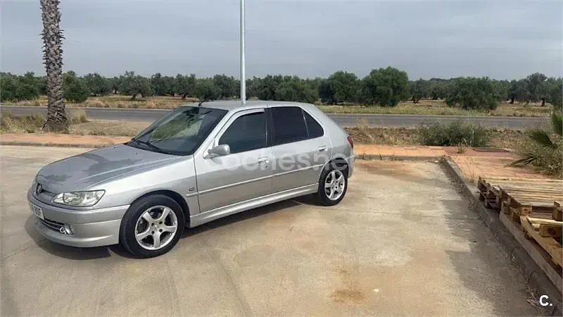 Usado Peugeot 306 90 CV (66 kW) 2001 Gris / plata Berlina