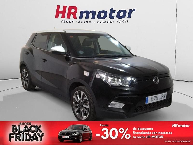 Negro Usado 2016 Ssangyong (KGM) Tivoli SUV | 10.890 € (Precio justo) - Imagen 1/4