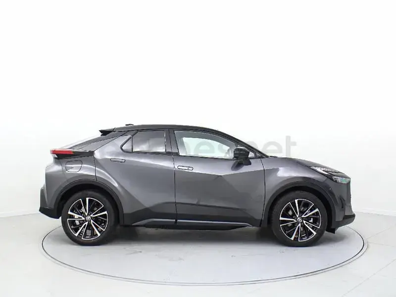 Usado Toyota C-HR Advance 140 CV (102 kW) 2025 Gris / plata SUV