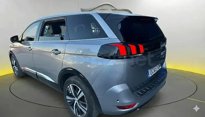 Usado Peugeot 5008 GT-line 130 CV (95 kW) 2018 Gris / plata SUV