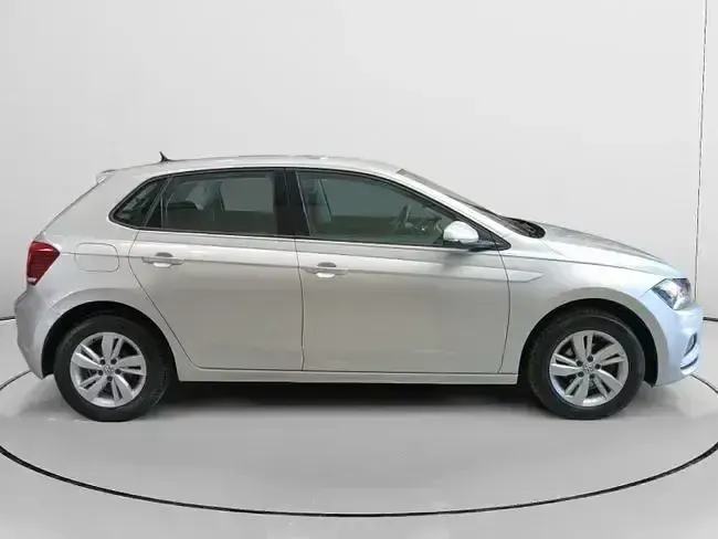 Usado VW Polo Advance 95 CV (69 kW) 2018 Gris Utilitario