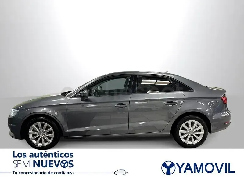 Usado Audi A3 Attraction 110 CV (80 kW) 2016 Gris / plata Berlina