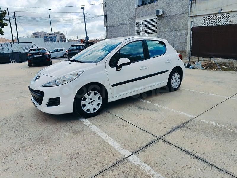 Usado Peugeot 207 70 CV (51 kW) 2011 Blanco Berlina