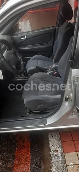 Usado Toyota Corolla Terra 97 CV (71 kW) 2000 Gris / plata Berlina