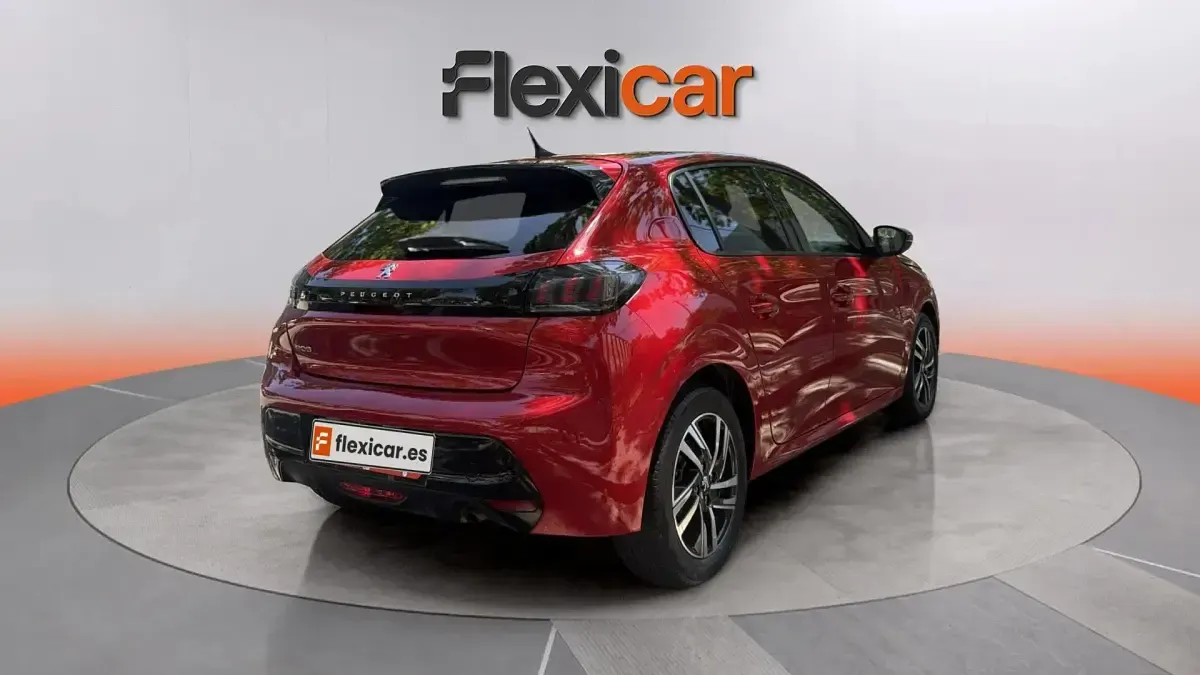Usado Peugeot 208 Allure 101 CV (74 kW) 2020 Rojo Utilitario