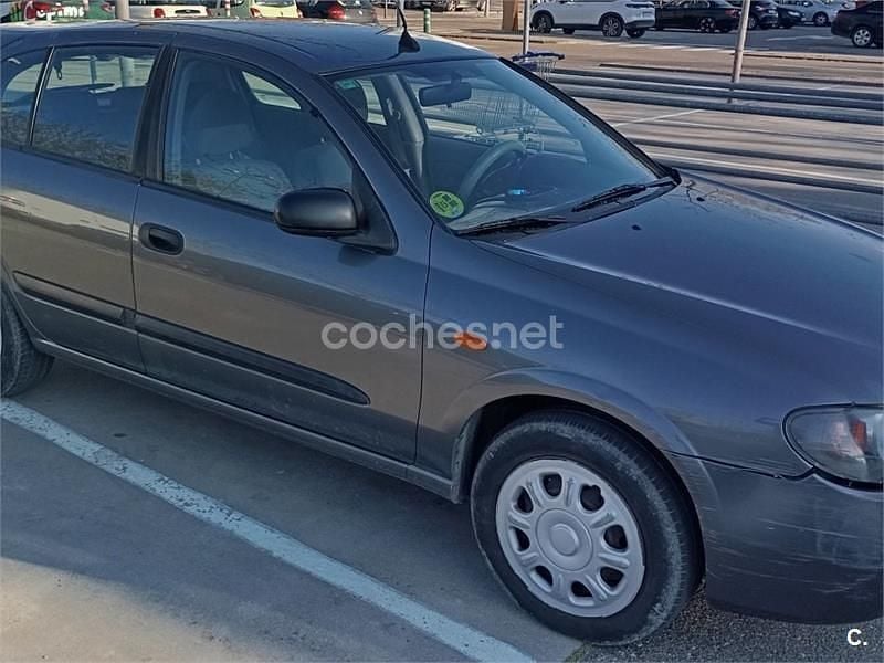 Usado Nissan Almera Visia 116 CV (85 kW) 2003 Gris / plata Berlina