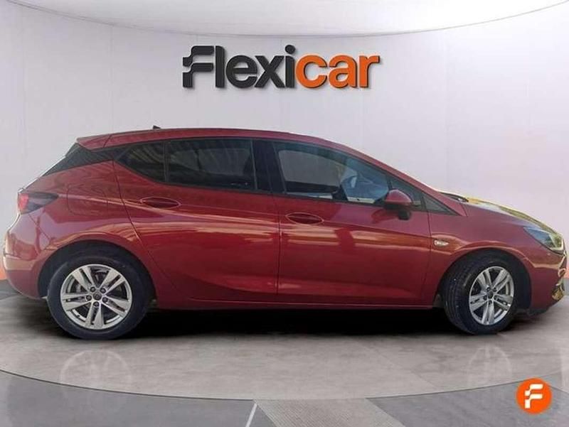 Usado Opel Astra Business Elegance 145 CV (106 kW) 2020 Rojo Familiar