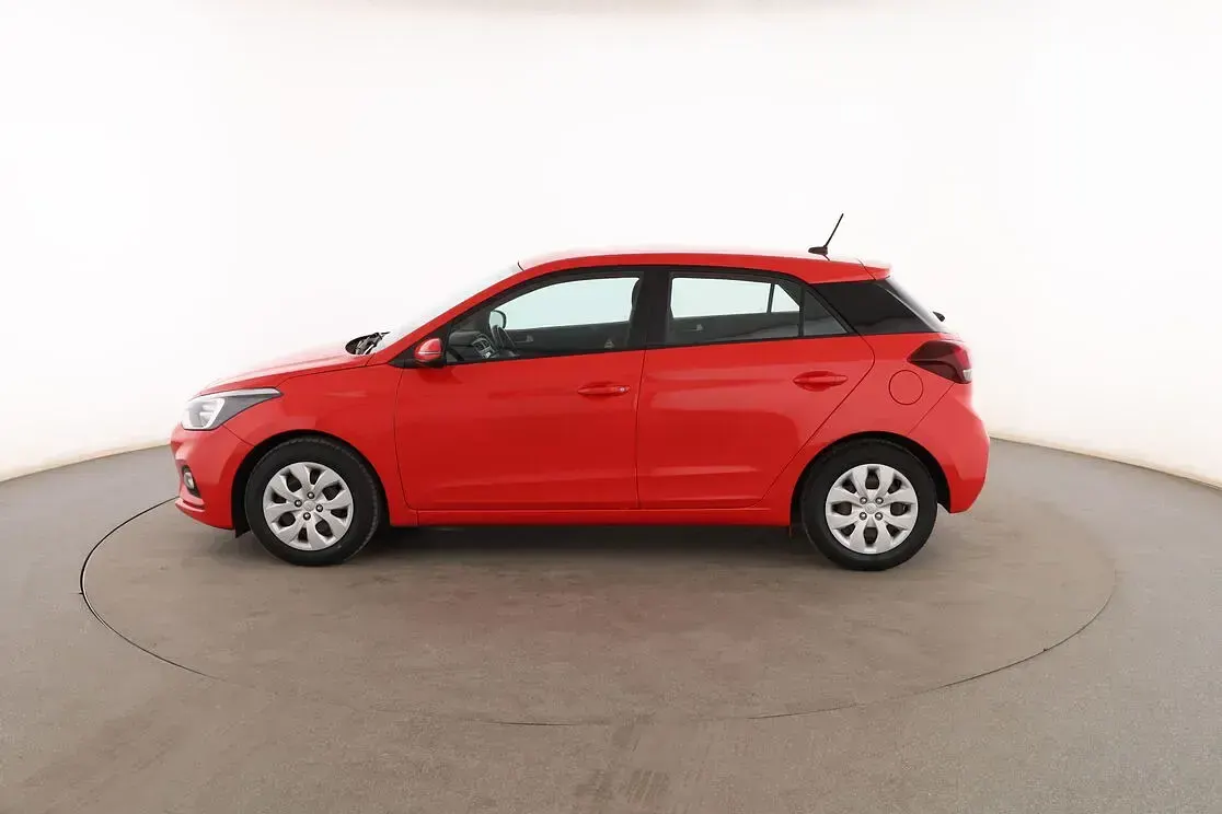 Usado Hyundai i20 75 CV (55 kW) 2019 Rojo Utilitario