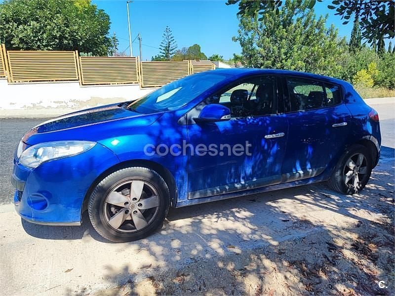Usado Renault Mégane Dynamique 130 CV (95 kW) 2011 Azul Berlina