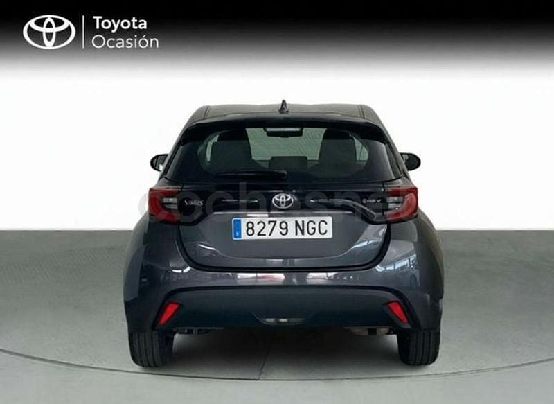 Nuevo Toyota Yaris Hybrid Active 116 CV (85 kW) 2025 Gris / plata Berlina