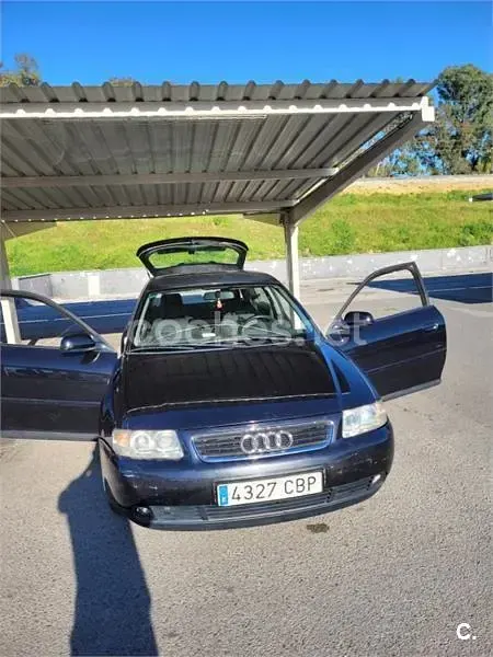 Usado Audi A3 Ambiente 102 CV (75 kW) 2002 Negro Utilitario