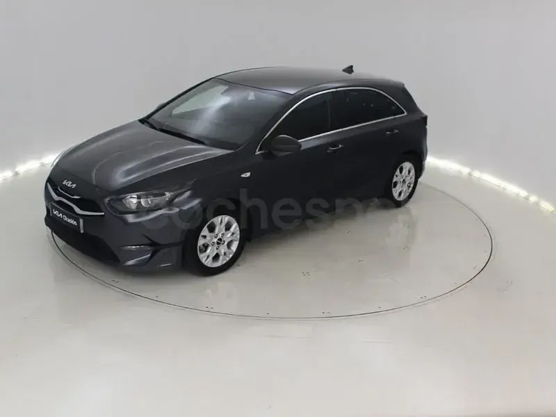 Używany Kia Ceed 120 KM (88 kW) 2021 Czarny Hatchback