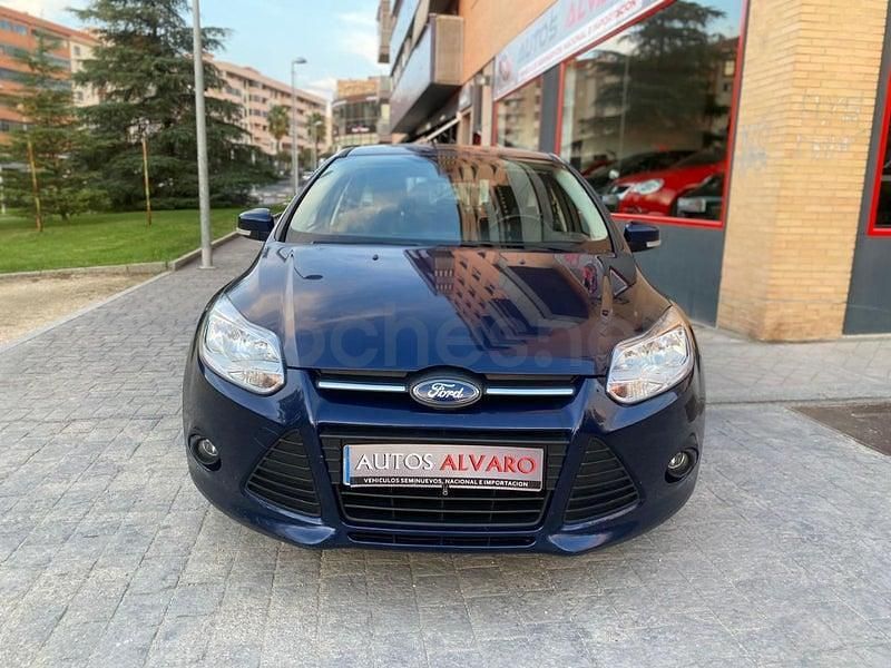 Begagnad Ford Focus Trend 95 HK (69 kW) 2013 Blå Sedan