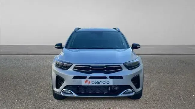 Usado Kia Stonic GT-Line 100 HP (73 kW) 2024 Cinzento SUV
