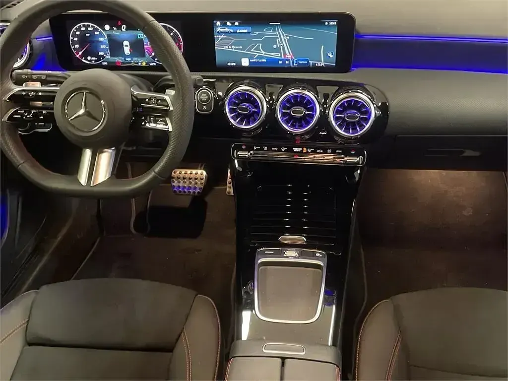 Usado Mercedes A180 AMG line 116 HP (85 kW) 2024 Branco Sedan