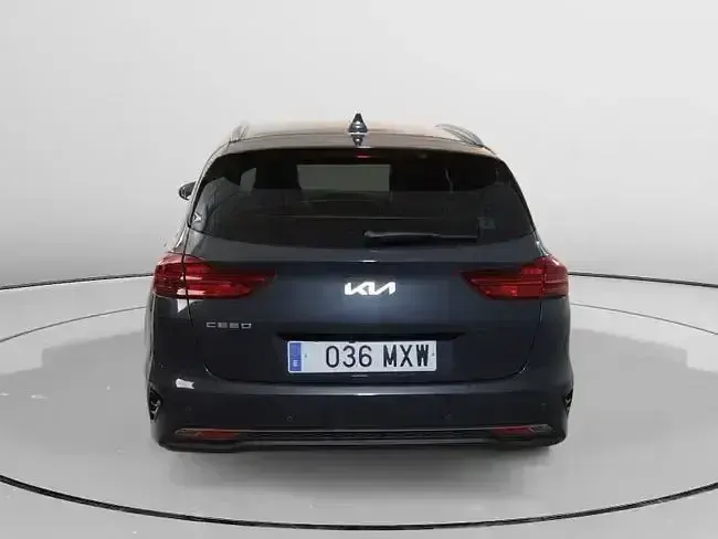 Usado Kia Ceed Style 101 CV (74 kW) 2025 Gris Utilitario