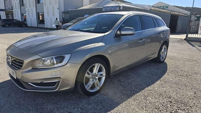 Usado Volvo V60 Momentum 136 CV (100 kW) 2014 Beige Familiar