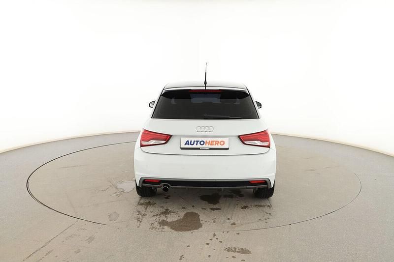 Usado Audi A1 Sportback Attraction 95 CV (69 kW) 2017 Blanco Utilitario