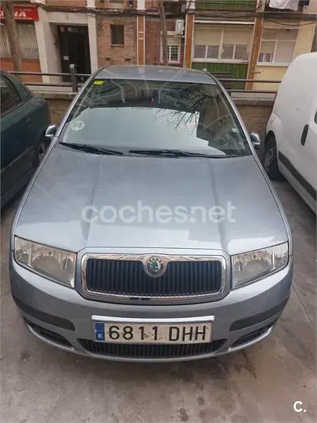 Usado Skoda Fabia 64 CV (47 kW) 2005 Gris / plata Berlina
