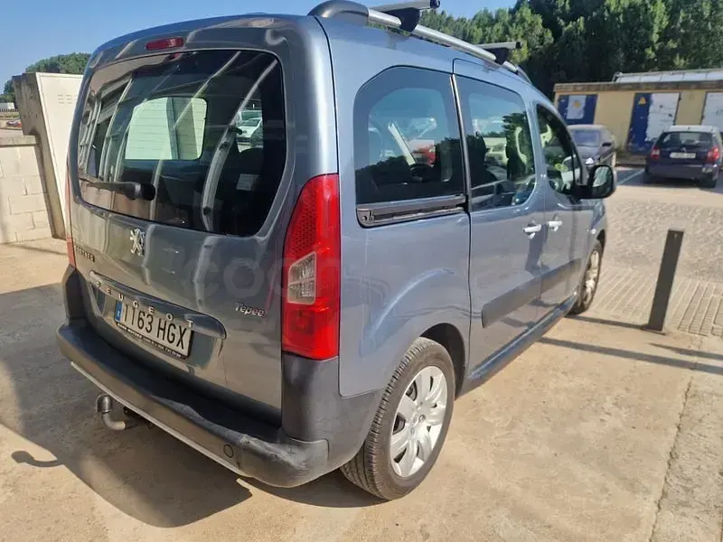 Usado Peugeot Partner Tepee Outdoor 92 CV (67 kW) 2011 Azul Monovolumen