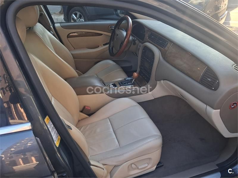 Usado Jaguar S-Type Executive 200 CV (147 kW) 2003 Gris / plata Berlina