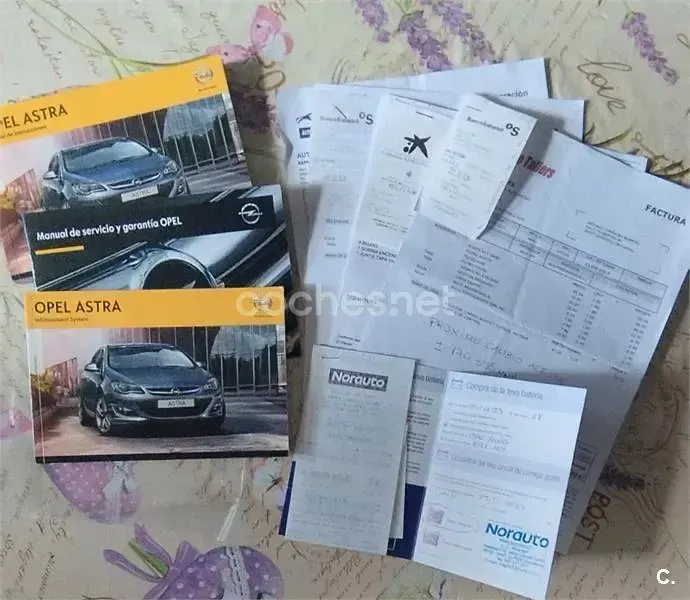 Usado Opel Astra Selective 115 CV (84 kW) 2015 Gris / plata Berlina