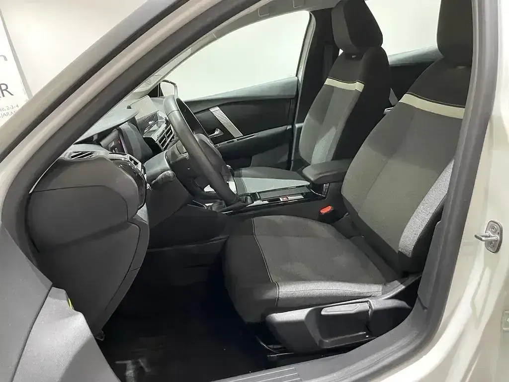 Usado Citroën C4 Feel 130 CV (95 kW) 2021 Blanco Berlina
