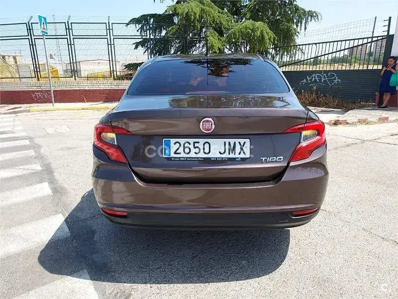 Usado Fiat Tipo Easy 95 CV (69 kW) 2017 Granate Berlina