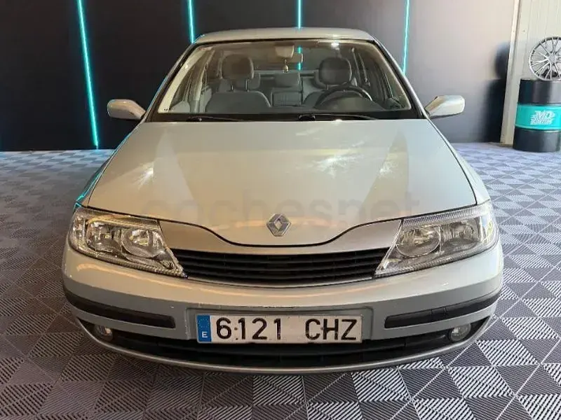 Usado Renault Laguna II Dynamique 120 CV (88 kW) 2004 Gris / plata Berlina