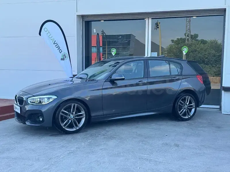 Usado BMW 118 Comfort Edition 140 CV (102 kW) 2019 Gris / plata Berlina