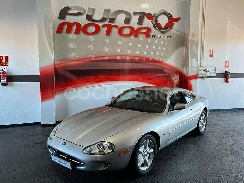 Usado Jaguar XK8 290 CV (213 kW) 1999 Gris / plata Coupe