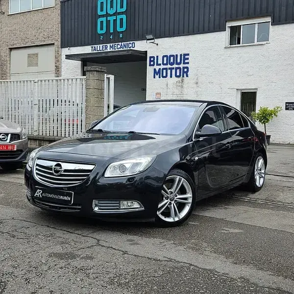 Usado Opel Insignia Sport 160 CV (117 kW) 2010 Negro Berlina