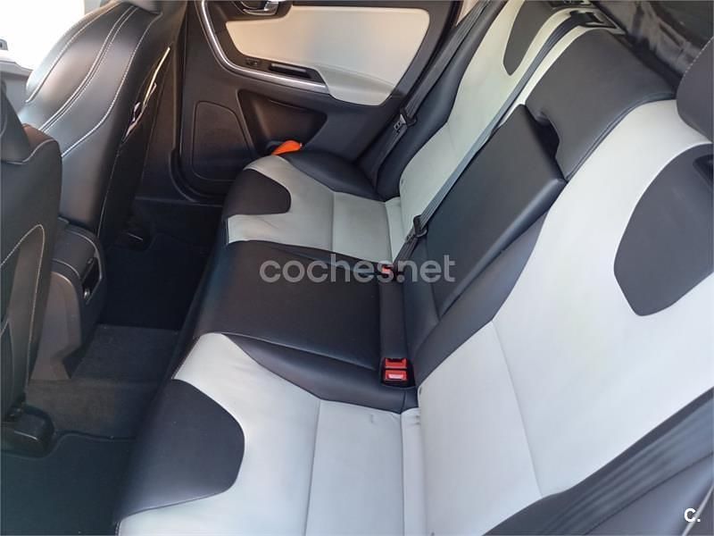 Usado Volvo XC60 Momentum 181 CV (133 kW) 2016 Blanco SUV