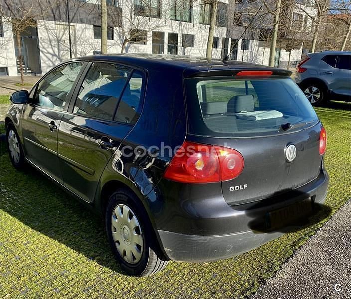 Usado VW Golf IV 102 CV (75 kW) 2005 Negro Berlina