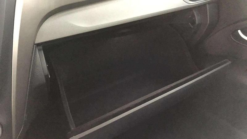 Usado Toyota Avensis Advance 112 CV (82 kW) 2016 Blanco Berlina