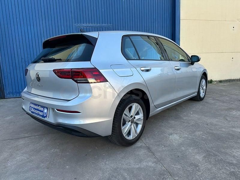 Usado VW Golf VIII 116 CV (85 kW) 2021 Gris / plata Berlina