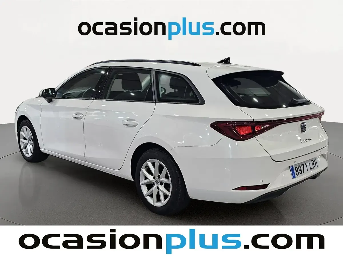 Usado Seat Leon Style 150 CV (110 kW) 2021 Blanco Monovolumen