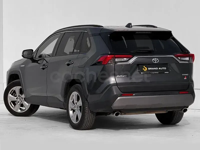 Usado Toyota RAV4 Hybrid Luxury 218 CV (160 kW) 2019 Gris / plata SUV