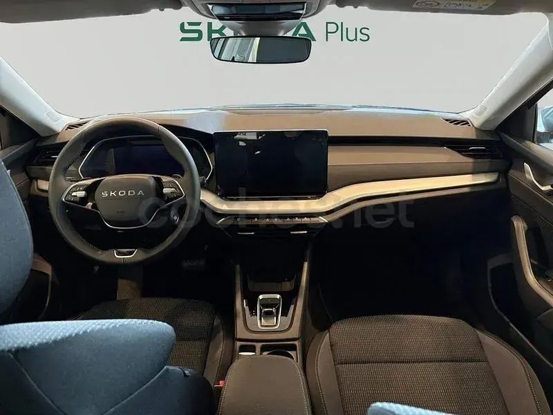 Nuevo Skoda Octavia Selection 116 CV (85 kW) 2025 Gris / plata Berlina