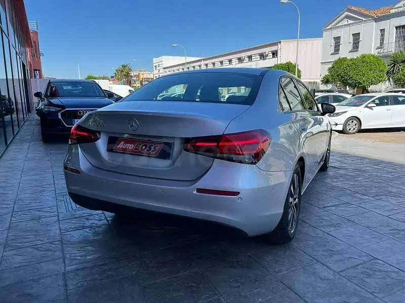 Usado Mercedes A200 150 CV (110 kW) 2021 Gris / plata Berlina