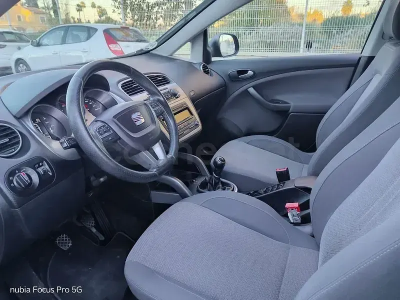 Usado Seat Altea XL Style 105 CV (77 kW) 2011 Negro Monovolumen