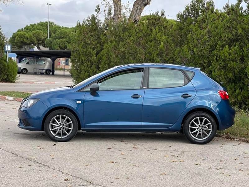 Usado Seat Ibiza CONNECT 90 CV (66 kW) 2015 Azul Berlina