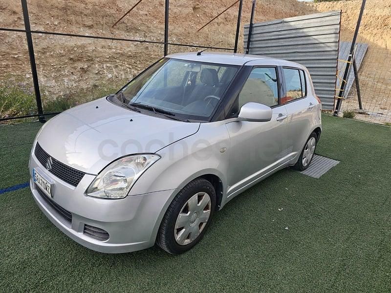 Usado Suzuki Swift GL 92 CV (67 kW) 2005 Gris / plata Utilitario