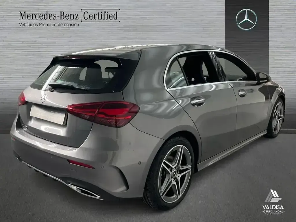 Usado Mercedes A180 136 CV (100 kW) 2025 Gris Berlina