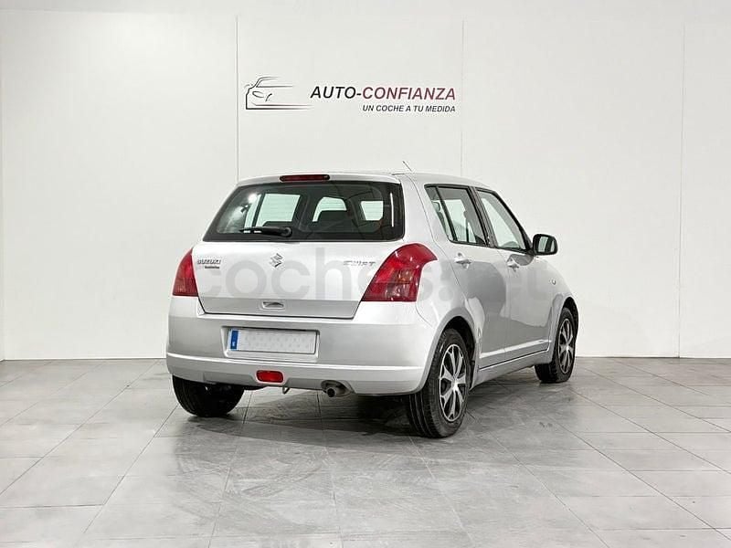 Usado Suzuki Swift GL 92 CV (67 kW) 2008 Gris / plata Berlina