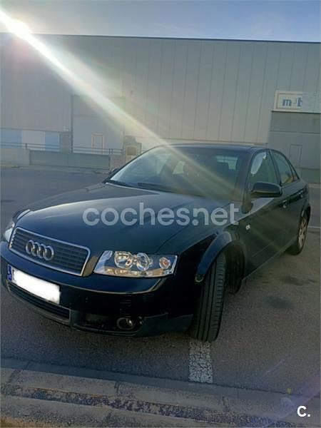 Usado Audi A4 130 CV (95 kW) 2002 Negro Berlina