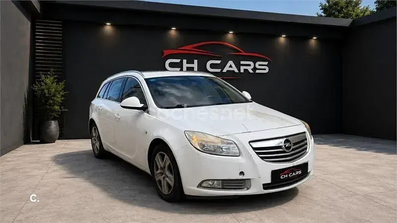 Usado Opel Insignia Sport 130 CV (95 kW) 2011 Blanco Familiar